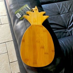 Totally bamboo pineapple cutting board